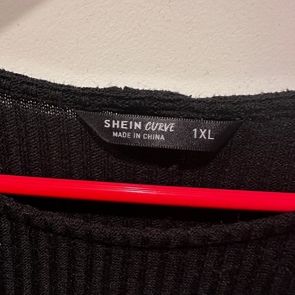 SHEIN black top with wood buttons on back - Picture 3 of 3